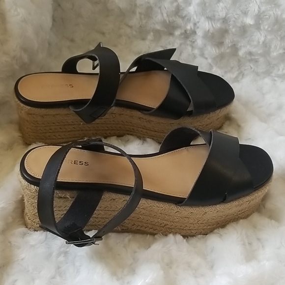 Express Upper Tige Platform Sandel - Picture 2 of 6